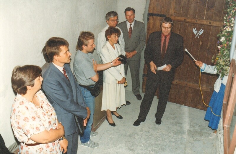 foto, Järvamaa Muuseumi vanema ajaloo püsinäituse avamine  Paide Vallitornis 3.07.1996.a.