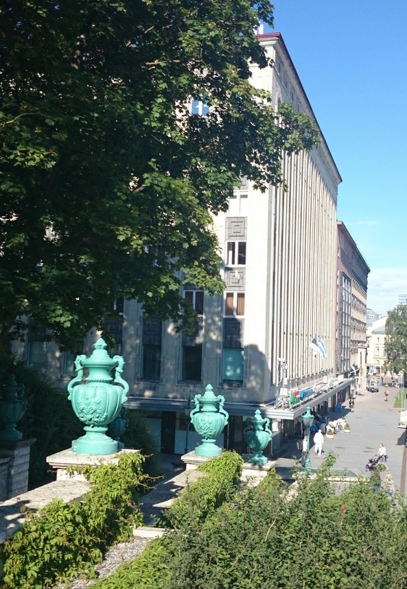 Tallinn, maja nr. 10 Võidu väljakul, vaade Harju värava mäelt. rephoto