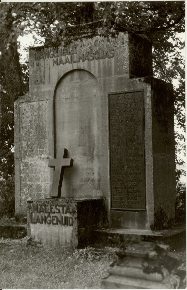 foto maailmasõjas langenute mälestusmärk Järva-Peetri kirikuaias  1985