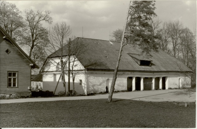 foto Käravete mõisa kõrvalhoone 1986