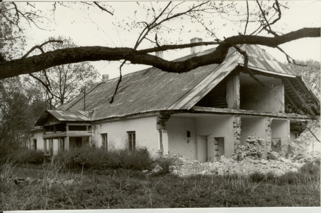 foto Huuksi mõisavalitseja maja 1987