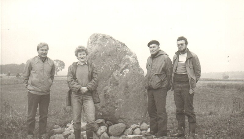foto,  Põrguvärava kivi juures Kabalas 1987
