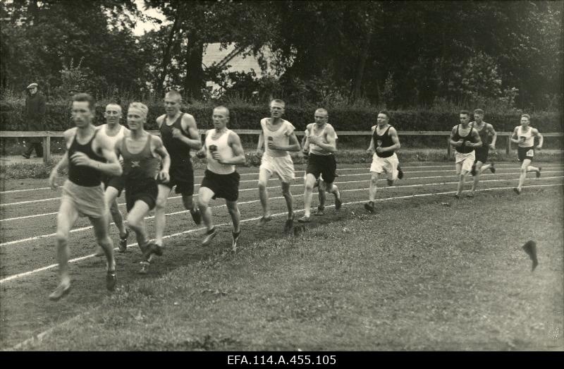 Kehaline kasvatus sõjaväes. Jooksuvõistlus.