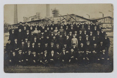 Pärnu Waldhofi vabriku katlamaja jaoskonna tööliste klubi grupipilt  duplicate photo