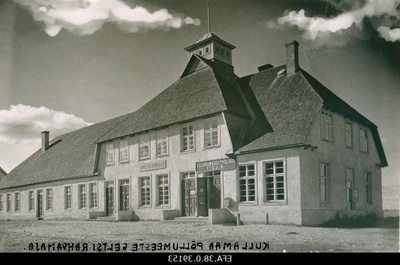 Kullamaa Põllumeeste Seltsi rahvamaja.  duplicate photo
