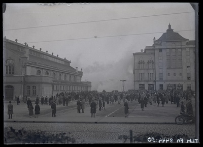 Tallinn. Vaade Pärnu mnt.-lt Estonia teatrile ja turu kaubamajale  duplicate photo