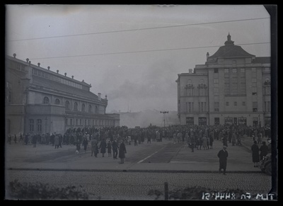 Tallinn. Vaade Pärnu mnt.-lt Estonia teatrile ja turu kaubamajale  similar photo