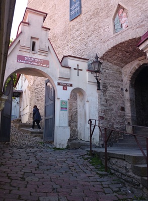 Tallinn, Lühike jalg, vaade alt poolt väravatele. rephoto