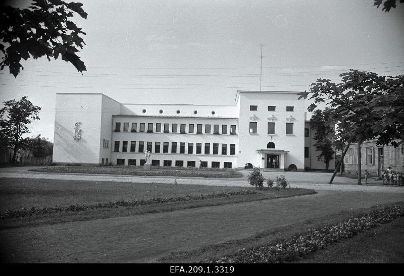Vaade Pärnu 1. Keskkoolile.