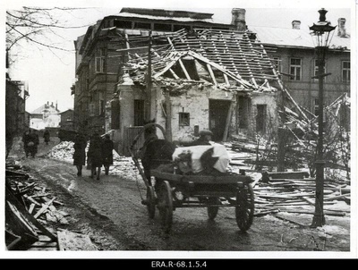 Vaade 9. märtsi pommitamise käigus purustatud hoonetele Kaupmehe tänaval; esiplaanil surnuvanker  duplicate photo