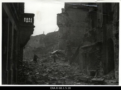 Märtsipommitamise tagajärjed Tallinnas: vaade purustatud hoonetele Harju tänaval  duplicate photo