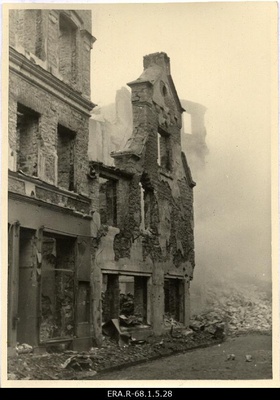 Vaade 9. märtsi pommitamise käigus purustatud hoonetele Harju tänaval  duplicate photo