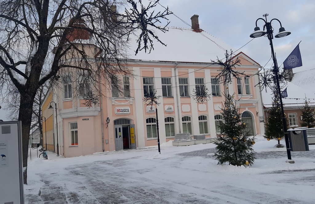 Kuressaare Vabatahtliku Tuletõrjeühingu kolm jaoskonda saavad uue lipu rephoto