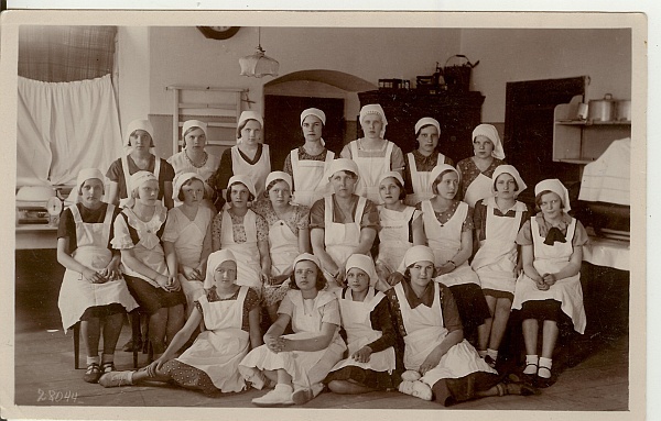 foto, Paide ÜG kaubandusharu I klassi tütarlapsed  1933-34.a.