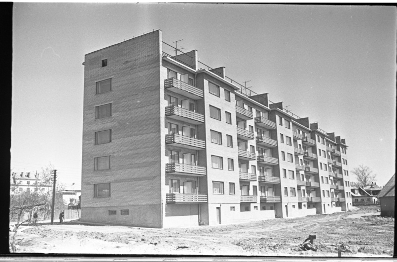 Construction of the apartment building.