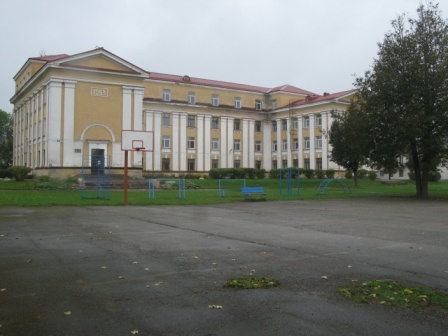 Kohtla-järve city of Ahtme district Sõpruse tn 33 schoolhouse