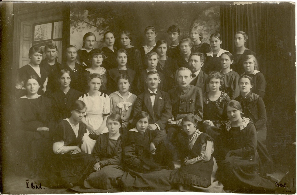 grupifoto, Järvamaa Paide Tütarlaste  gümnaasiumi õpilased 1920-ndate a. alguses