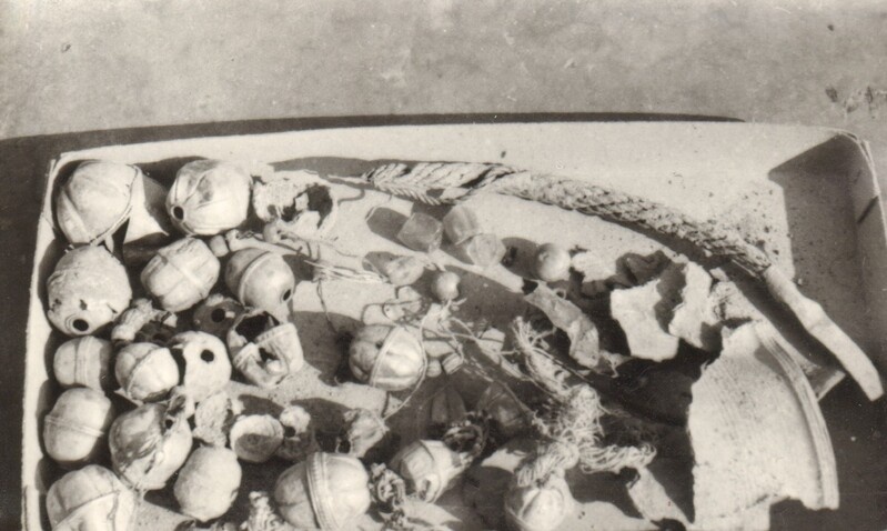 foto, Paide rajoonis Kihme külas 1972.a. leitud keskaegse aarde üksikud fragmendid