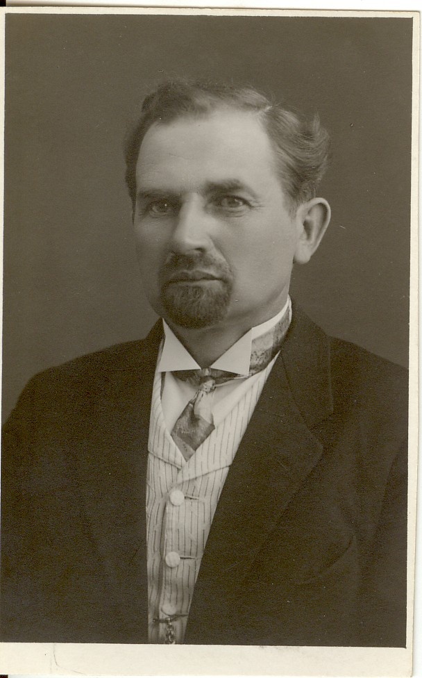 fotoportree, Väätsa valla Lõõla algkooli õpetaja David Köst 1930-ndatel a.