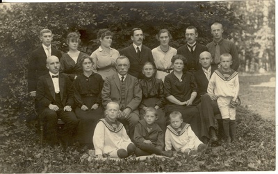 grupipilt, Laubede ja Jansonite pere 1930-ndatel a.  similar photo