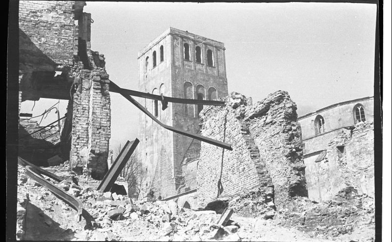 Broken Harju Street, the ruins of the Niguliste church in the back.