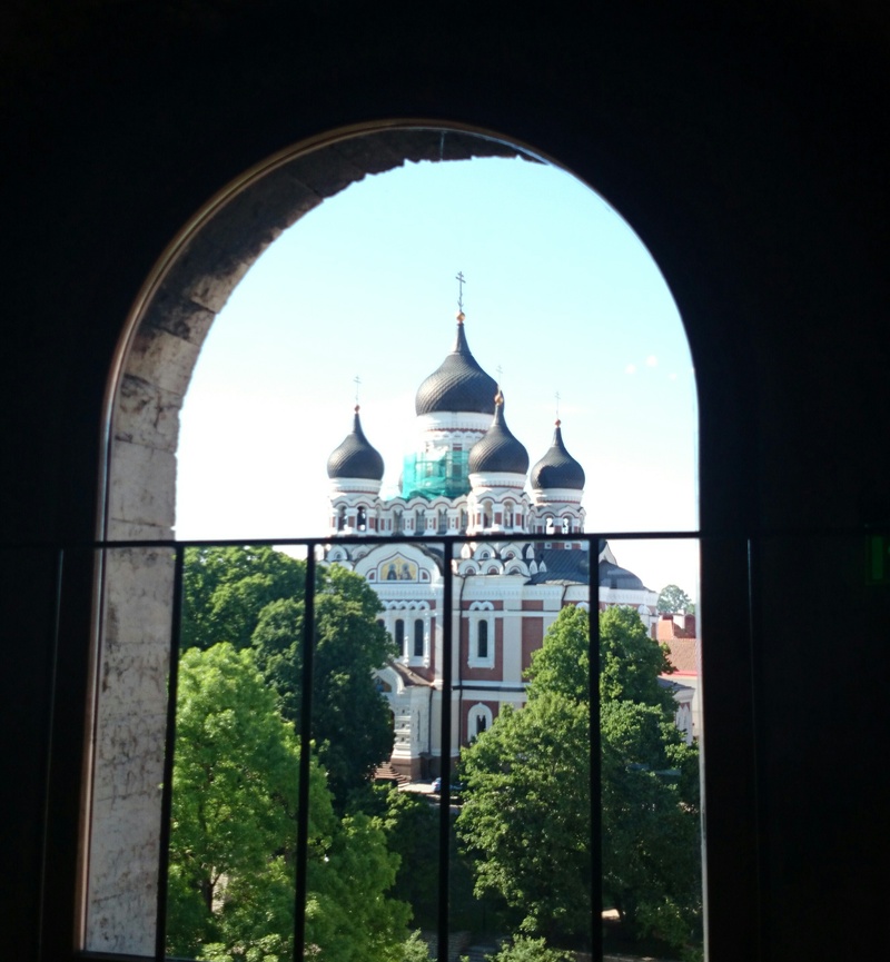 Tallinn, Aleksander Nevski katedraal, vaade Kiek-in-de-Köki aknast. rephoto