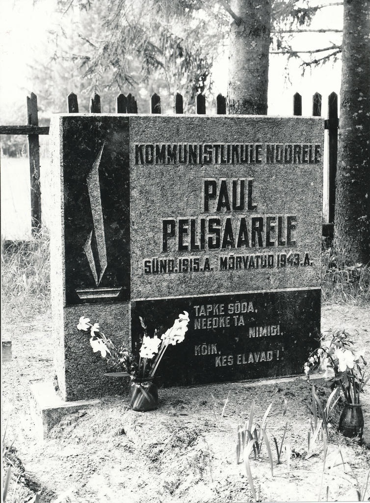 Photo. Paul Pelisaare cemetery with a monument pillar in Varstu village council on the Vana-Rose cemetery.(mais 1977)