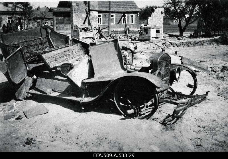 Ühe kolmandiku Petseri linnast hävitanud  hiigeltulekahju tagajärjed.