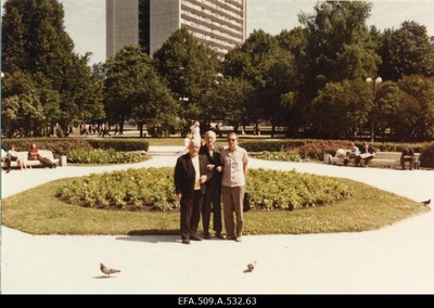 Raadioamatöörid (vasakult): Paul Sammet, Karl Olof Leesment ja Henno Ustav Tallinnas.  similar photo