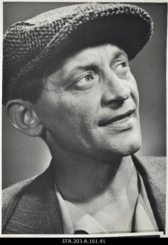 V. Kingissepa nim. Tallinna Riikliku Akadeemilise Draamateatri näitleja J. Järvet filmistuudio Tallinnfilm mängufilmi Laulusõber proovivõtetel.