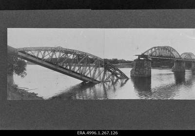 Vastase poolt purustatud Pihkva raudteesild [1919]  duplicate photo
