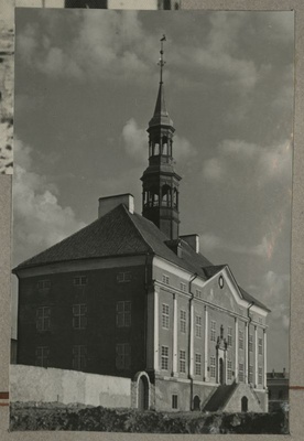 The Fashists have broken and restored the building  duplicate photo