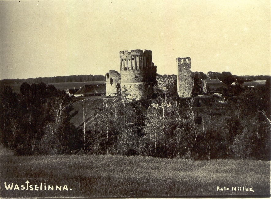 Photo postcard. Vasseliina. View of the ruins of Vastseliina Castle by the northeast.