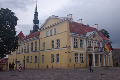 Tallinn, maja Lossi platsi ja Pika jala nurgal. rephoto