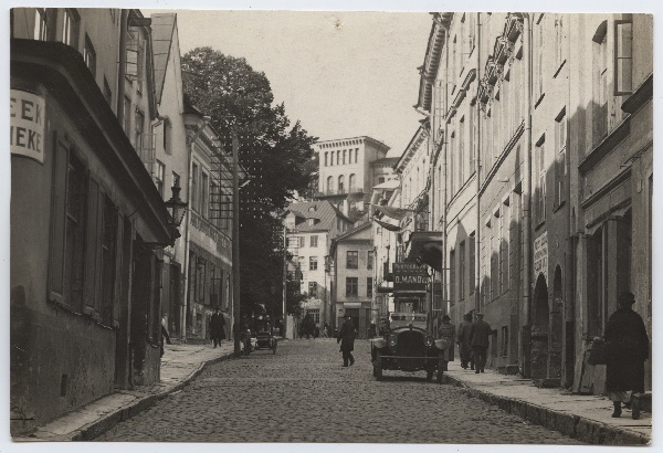 Tallinn, Niguliste Street, view towards Toompea.