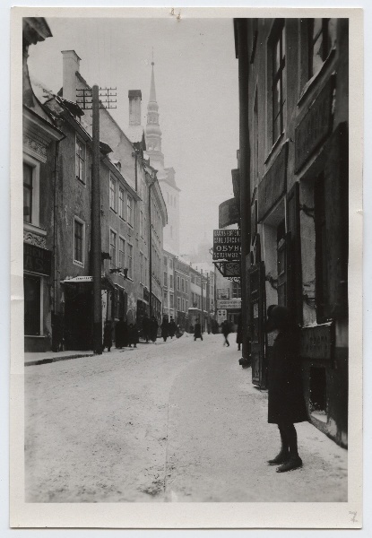 Tallinn, King Street, view towards Niguliste Street.