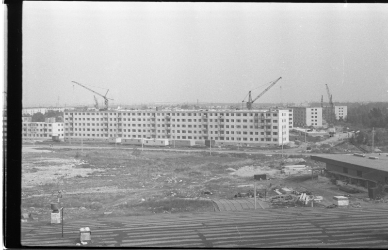 Construction of apartment buildings in Mustamäe 5th micro district. On the right ABC 5 (Restaurants Kännu Kukk) building.