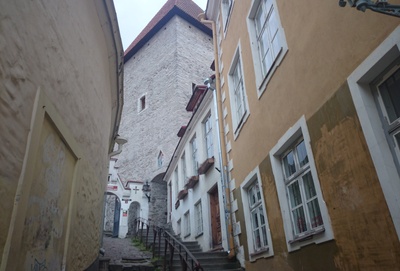Tallinn, Lühike jalg, vaade treppidele altpoolt. rephoto