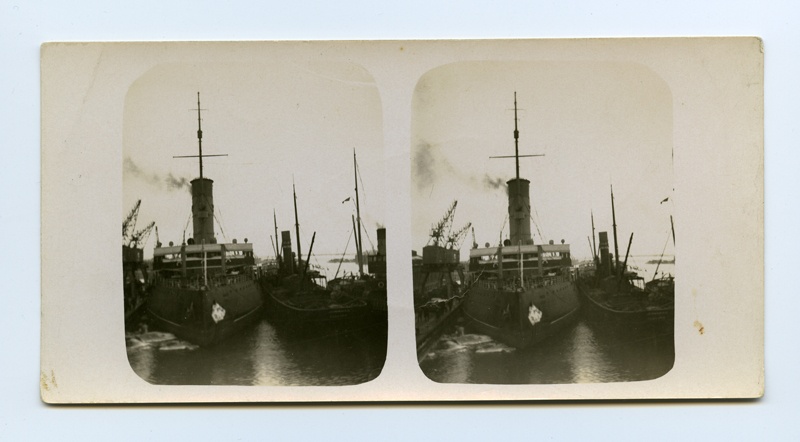 Stereofoto with views of the port of Tallinn. Icebreaker "Krassin" in the Western wall.
