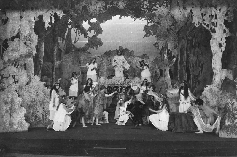 Suveöö unenägu, Estonia, 1919, stseen lavastusest