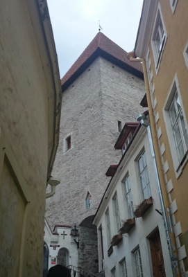 Tallinn, Lühike jalg, vaade majale nr. 9. rephoto