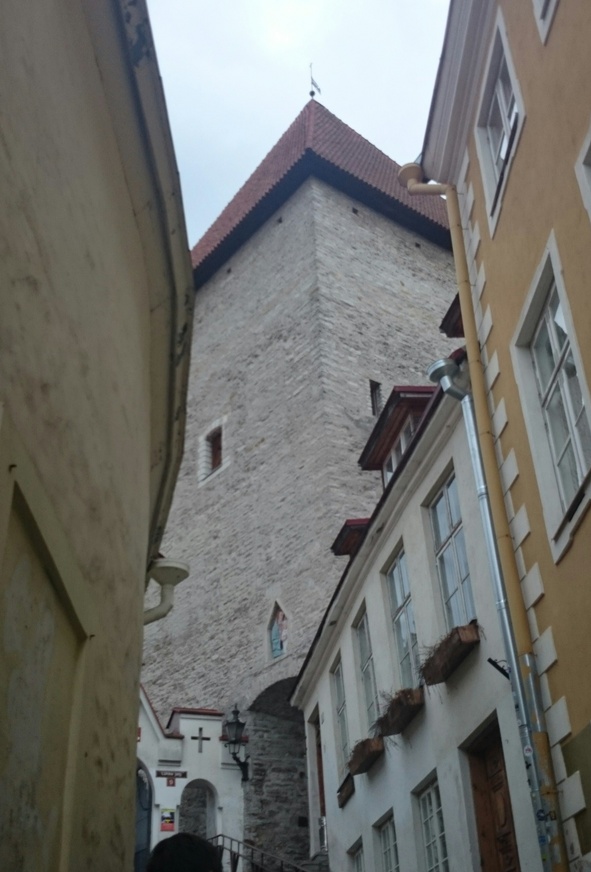 Tallinn, Lühike jalg, vaade majale nr. 9. rephoto