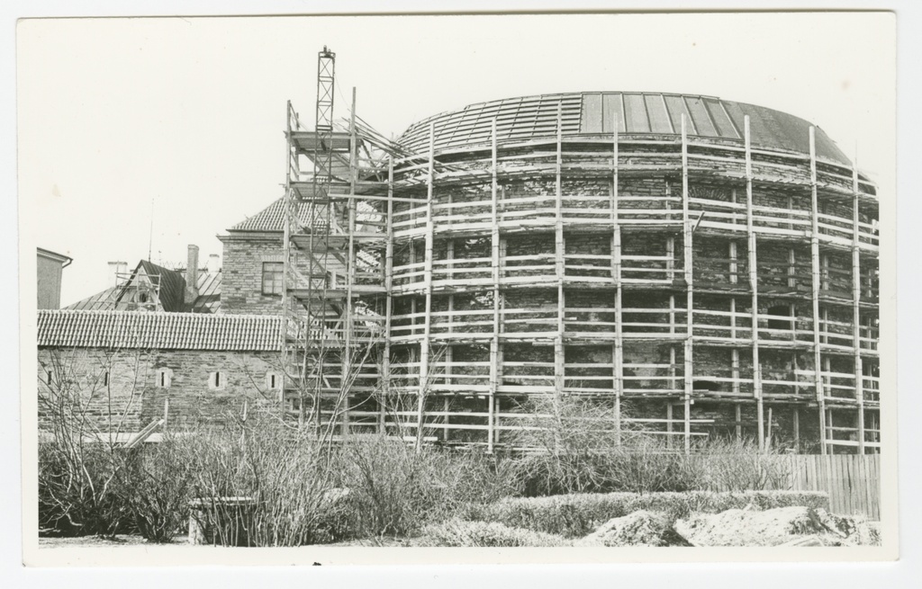 Reconstruction of artillery tower Paks Margareeta for the Museum exhibition : ordering tower