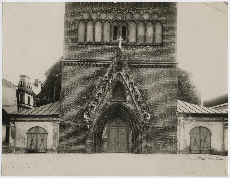 Portal of Tartu Jaan Church.