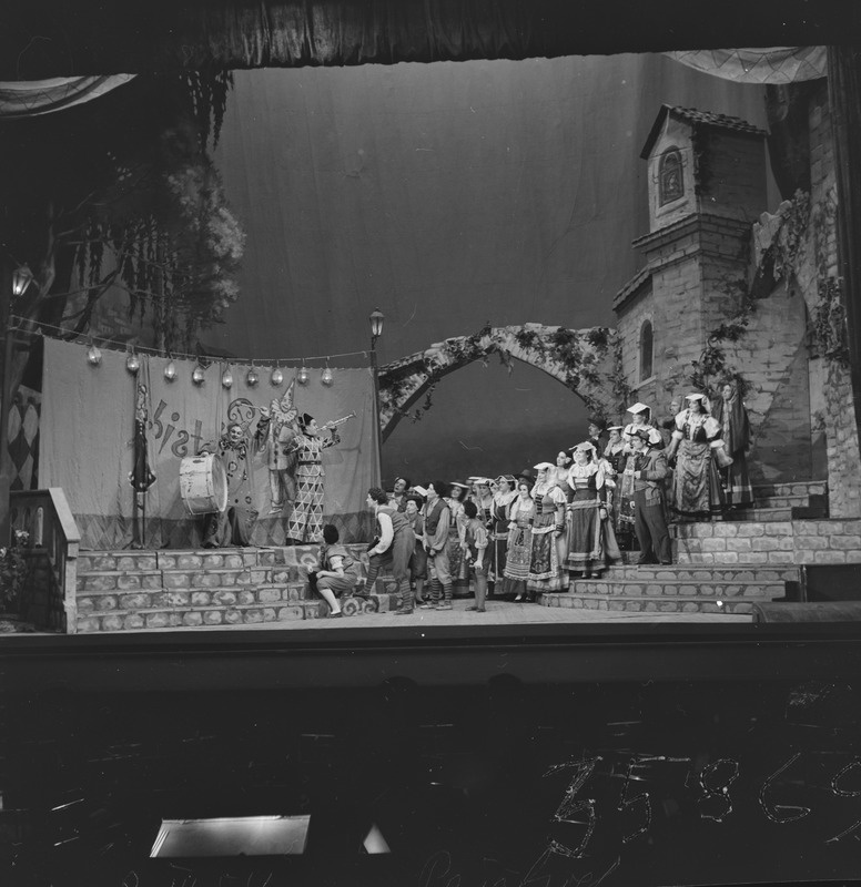 Pajatsid, Teater Estonia, 1954, osades: Arlekiin – Heino Otto, Tonio – Tiit Kuusik