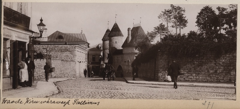 Valli Street, view towards Viru Gate.