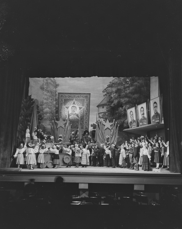 Vabaduse laulik, Teater Estonia, 1950, pildil: stseen lavastusest