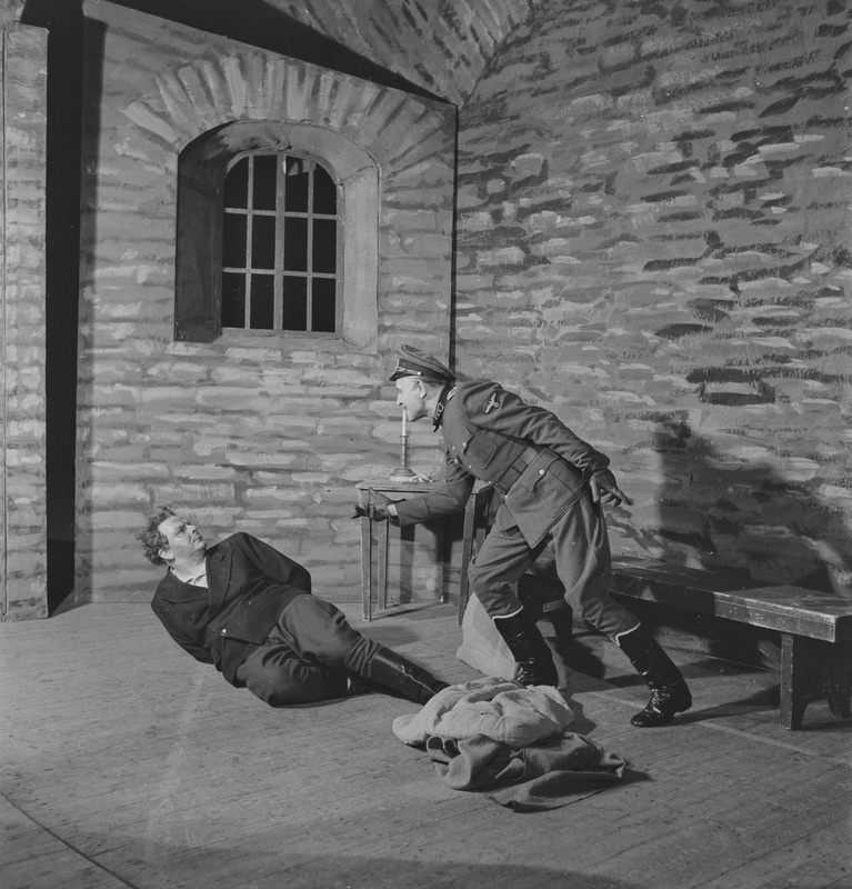 Vabaduse laulik, Teater Estonia, 1950, osades: Raju – Tiit Kuusik, Mäger – Voldemar Paldre