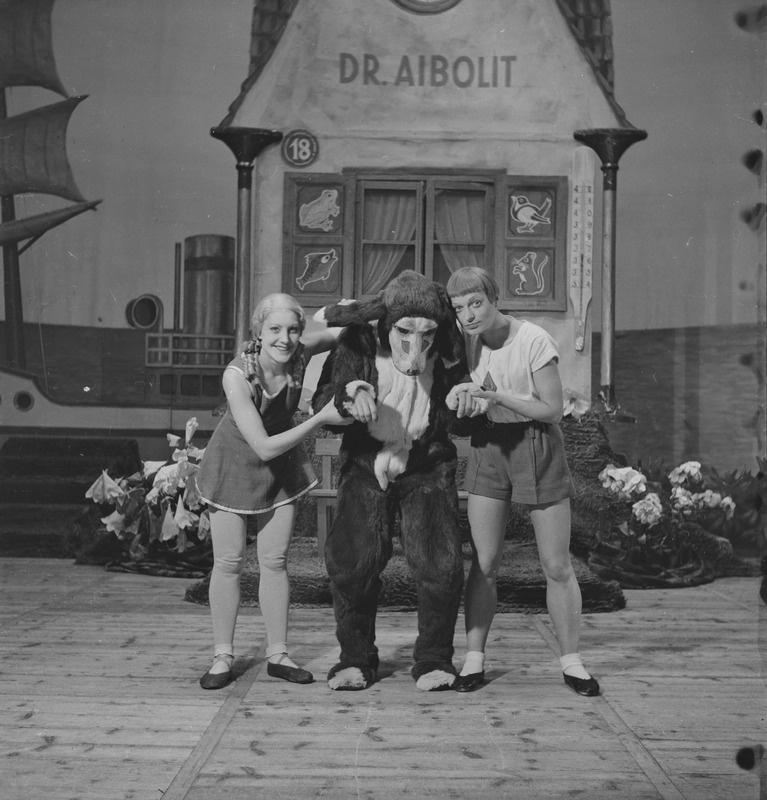 Doktor Aibolit, Teater Estonia, 1950, osades: Tanja – Ia Eberlein, Vanja – Inge Põder