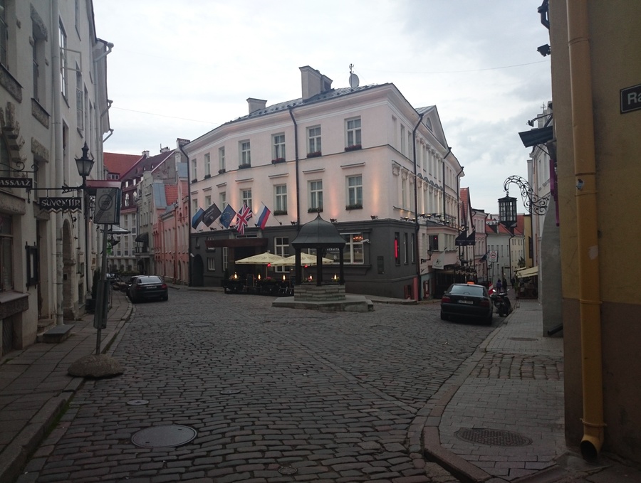 Rataskaevu ja Dunkri tänava nurk, "Hotell Peterburg" rephoto